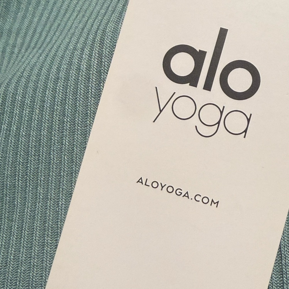 ALO Yoga Women's Ribbed Crop Top - Mint Green - Picture 2 of 3